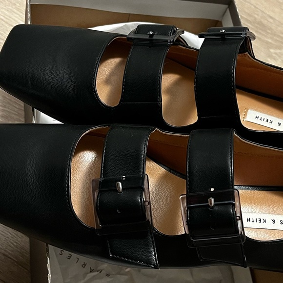 Black flat shoes - Picture 3 of 4